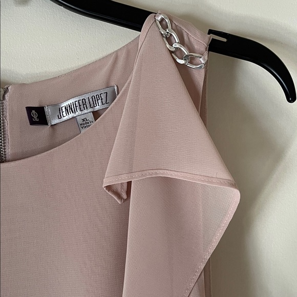 Jennifer Lopez Soft Pink Top with Silver Chain Accent - Picture 2 of 3
